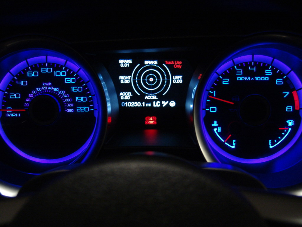 The instrument cluster of the Shelby - with 220 MPH on the clock